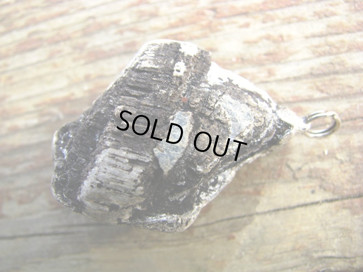 画像3: 日本より発送♪【Harfang des neiges】1点物カナダの石のペンダントトップ (3)