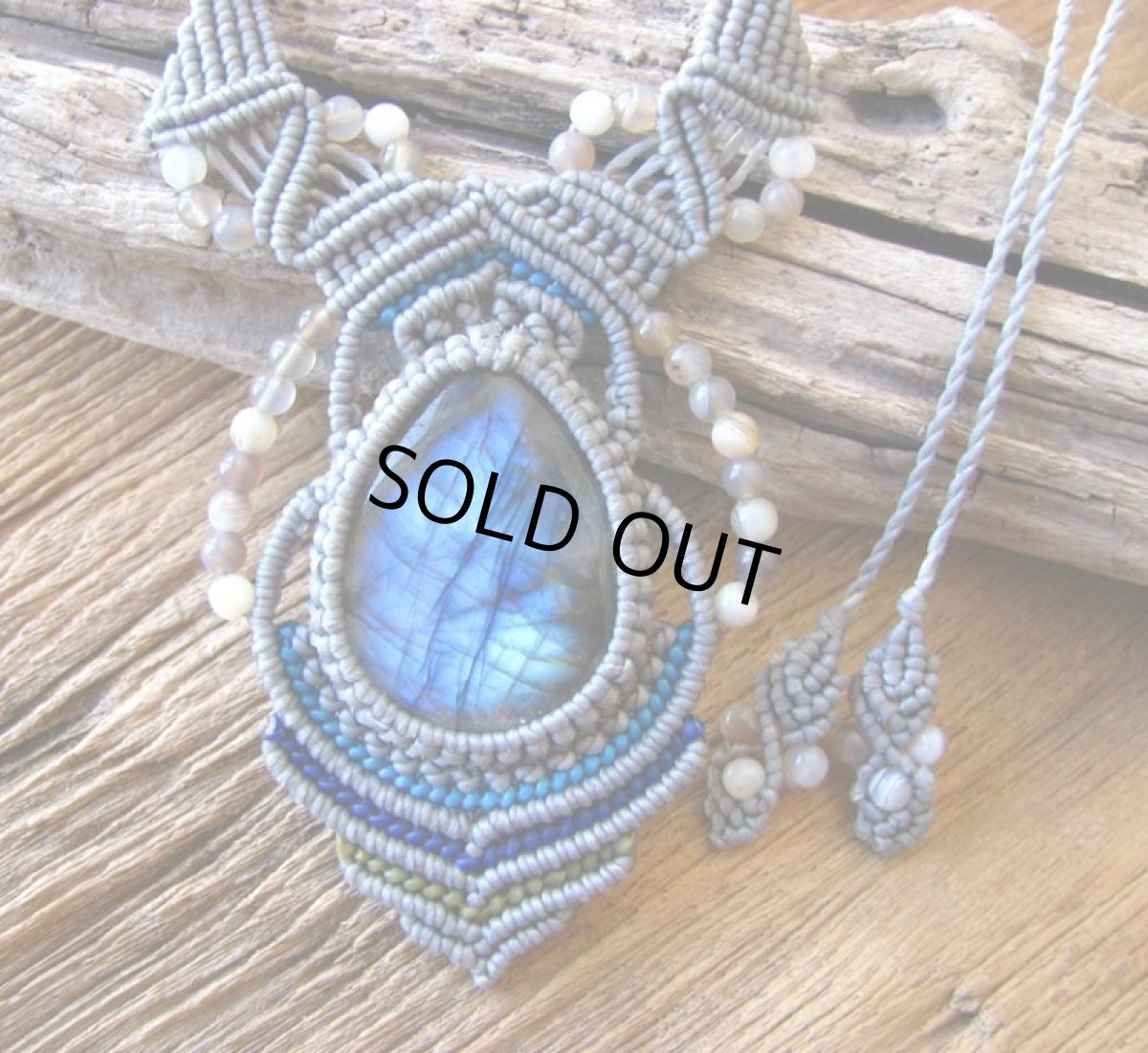 画像2: 神秘的な青い閃光のBIGラブラドライト&ボツワナアゲートのマクラメ編みネックレス/ヒッピー・ボヘミアン (2)