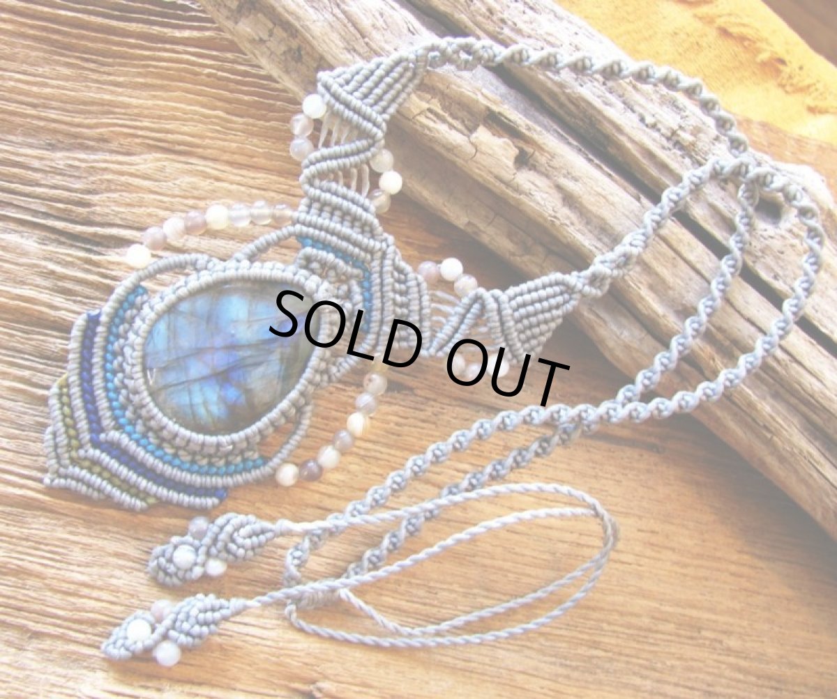 画像3: 神秘的な青い閃光のBIGラブラドライト&ボツワナアゲートのマクラメ編みネックレス/ヒッピー・ボヘミアン (3)