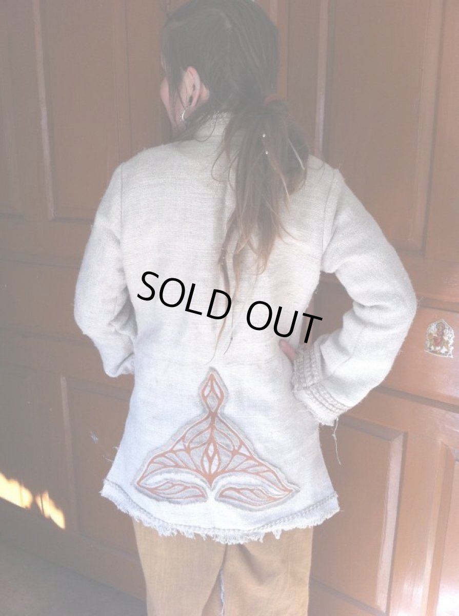 画像2: 残り１枚♪地球に優しい手紡ぎ・手織りヘンプのトライバル刺繍ジャケットエコファッション*エスニック*ボヘミアン (2)