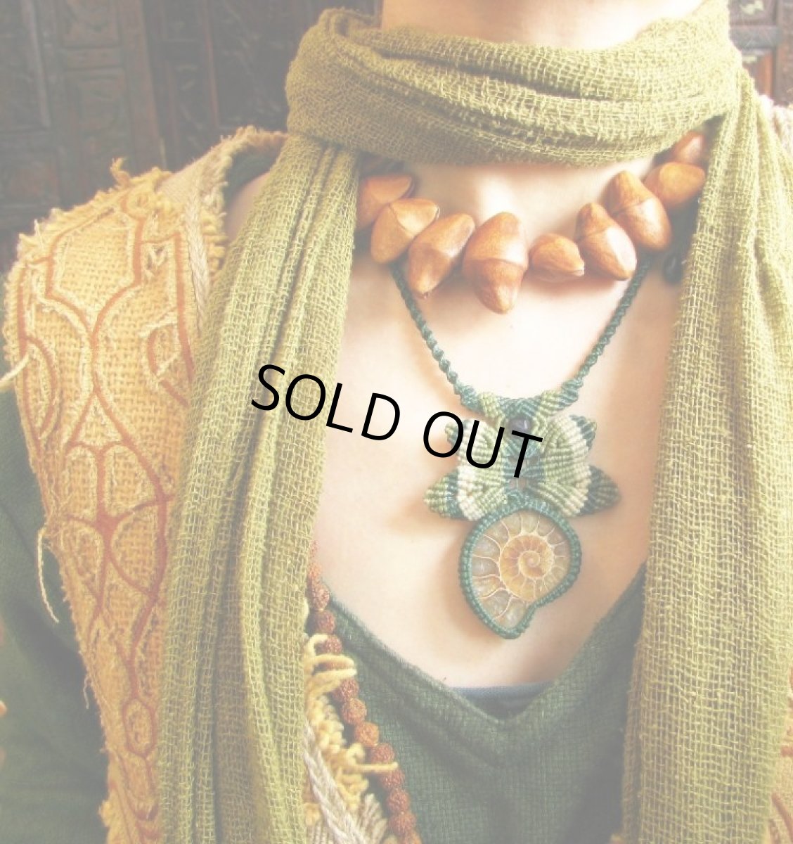 画像4: ログインで３０％OFF♪ 葉っぱデザイン♪ １点物　アンモナイト化石ネックレス　ハンドメイド天然石アクセサリー (4)