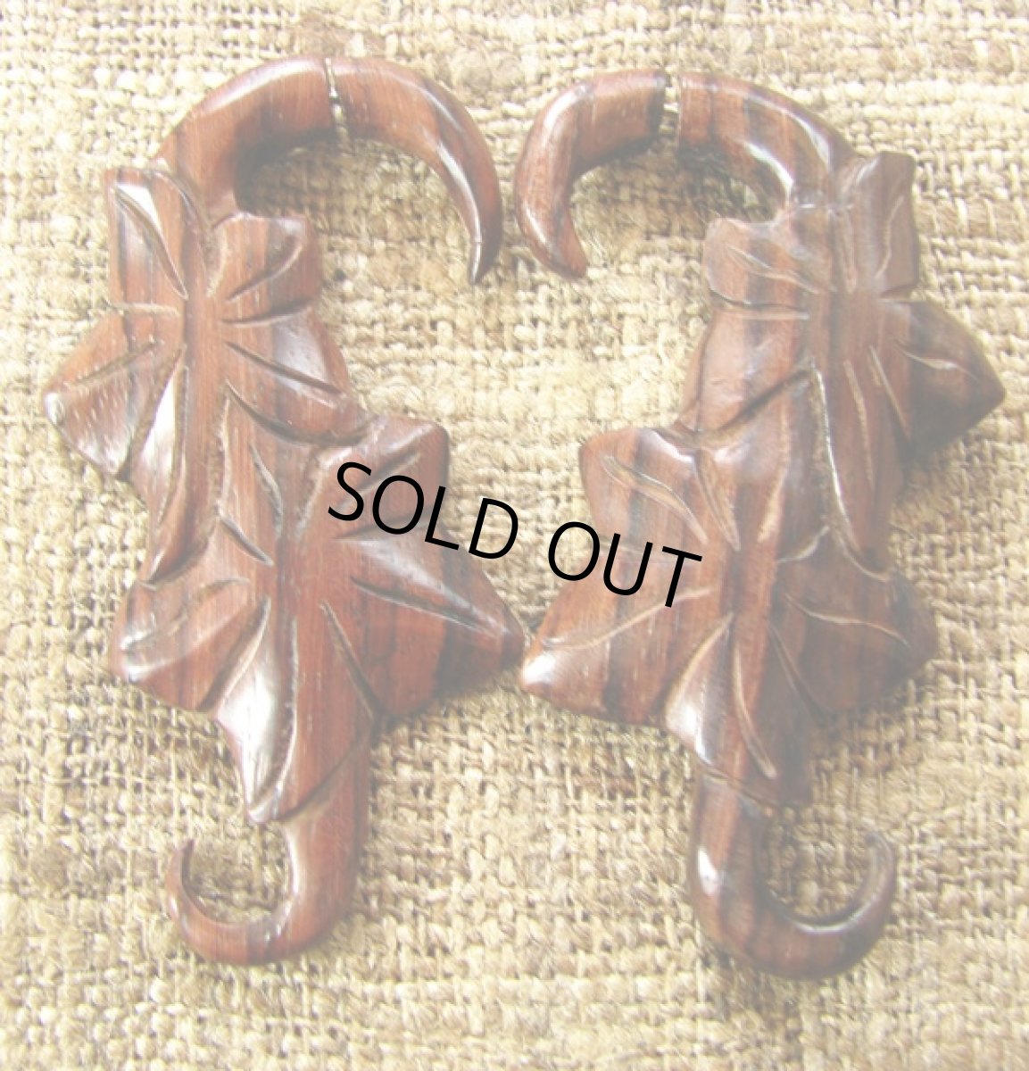 画像4: エキゾチックデザインなトライバル木彫りピアス*天然素材*安心のサージカルステンレス使用 (4)