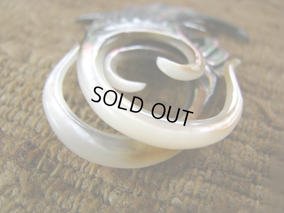 画像4: 羽デザインが個性的♪マザーオブパール天然素材トライバルピアス6G*ボディピアス (4)