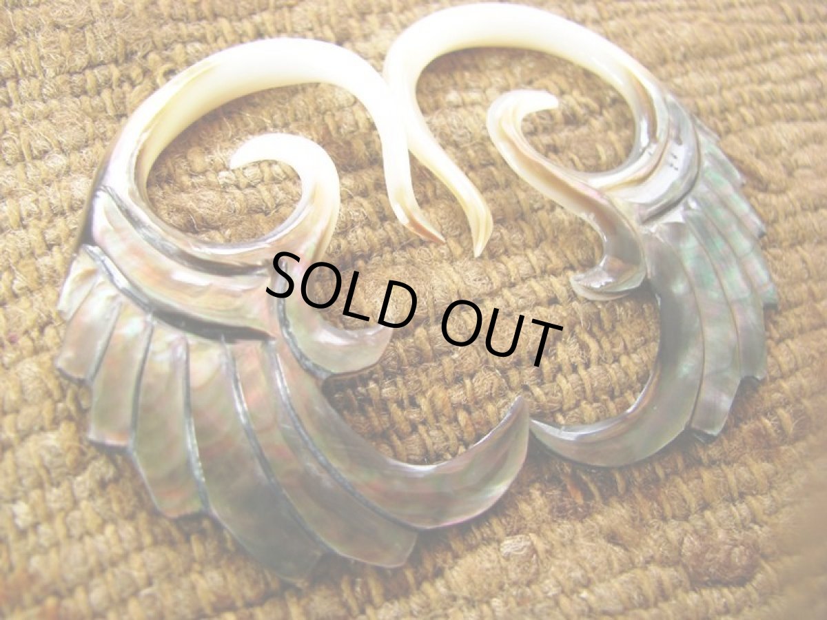 画像3: 羽デザインが個性的♪マザーオブパール天然素材トライバルピアス6G*ボディピアス (3)