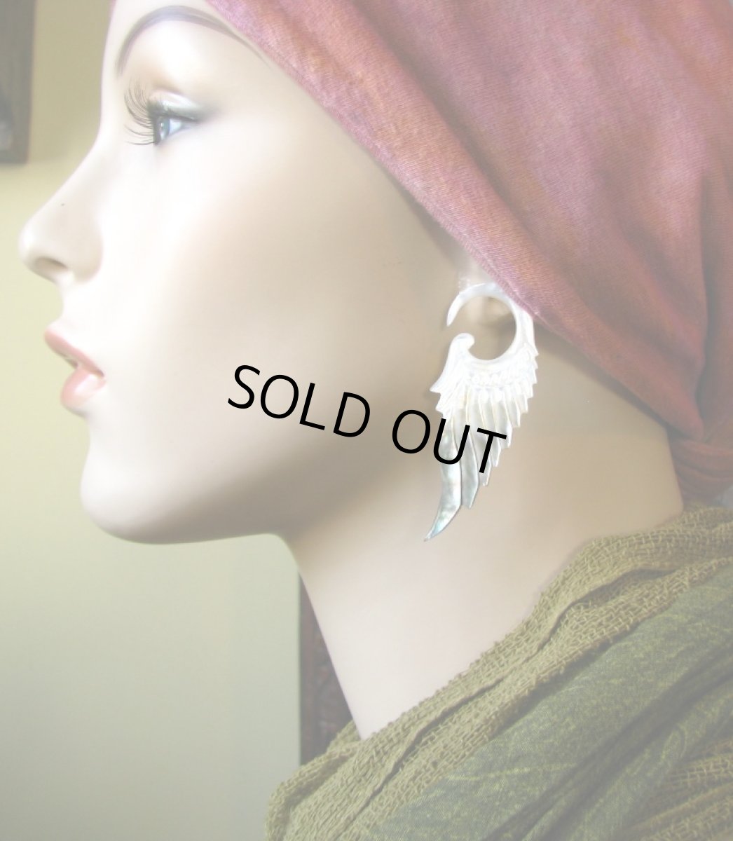 画像4: 日本より発送♪全長6.3cm羽デザインが個性的♪マザーオブパール天然素材トライバルピアス6G*ボディピアス (4)