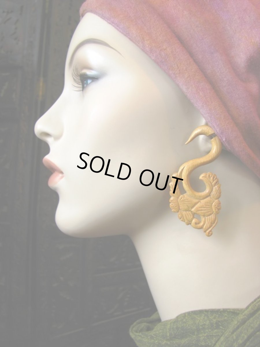 画像4: 全長6.6cm!!木彫りトライバルピアス/フェイクボディピアス*安心のサージカルステンレス*天然素材*オーガニック*エスニック (4)