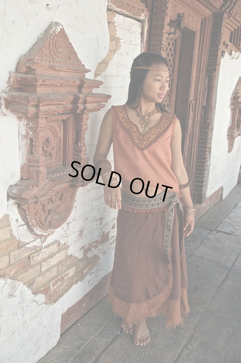 画像2: 地球に優しい手織りローシルクのハンドメイド手刺繍トライバルトップ*野蚕絹*ベジタリアンシルク*ピースシルク*エスニック (2)