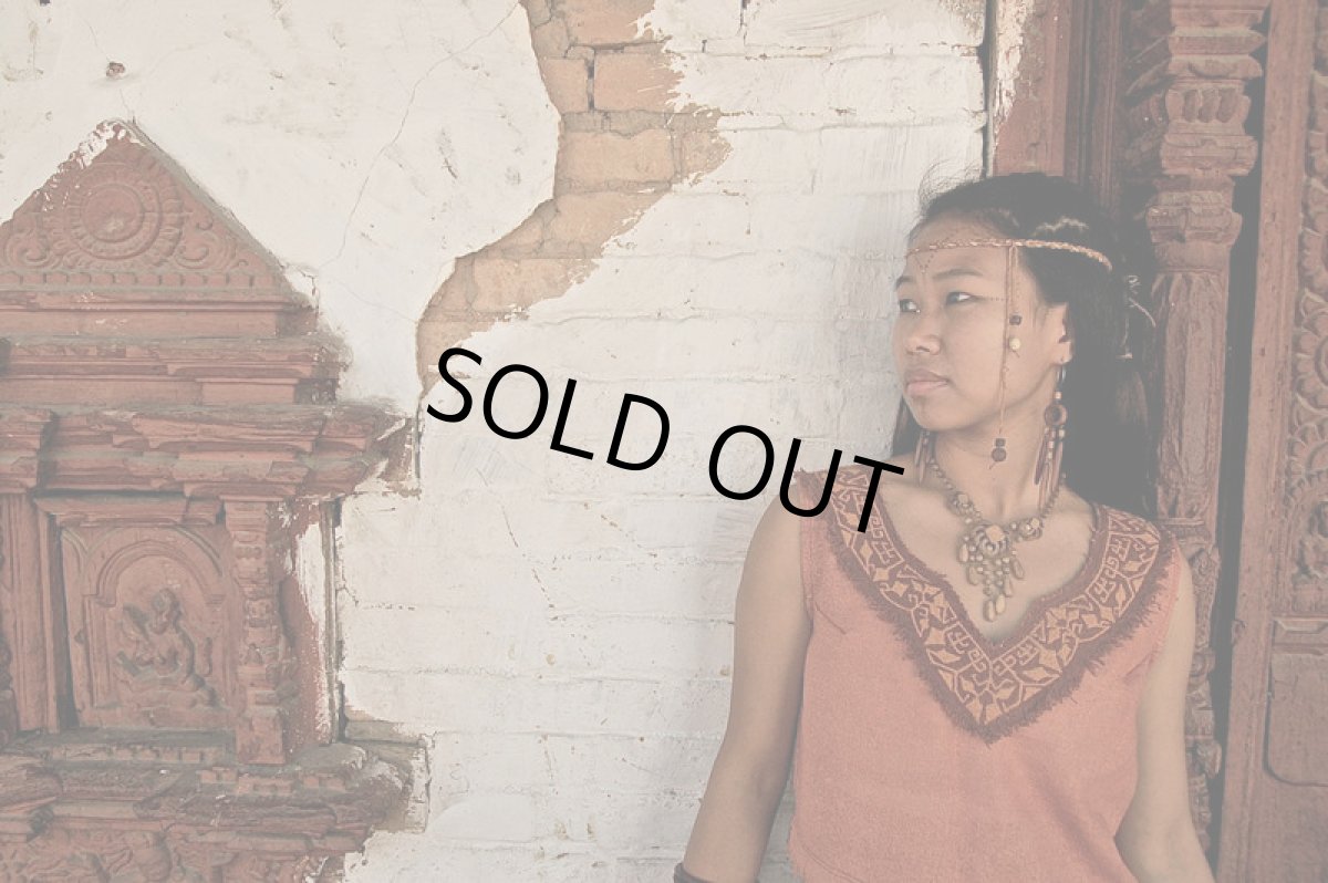 画像4: 地球に優しい手織りローシルクのハンドメイド手刺繍トライバルトップ*野蚕絹*ベジタリアンシルク*ピースシルク*エスニック (4)