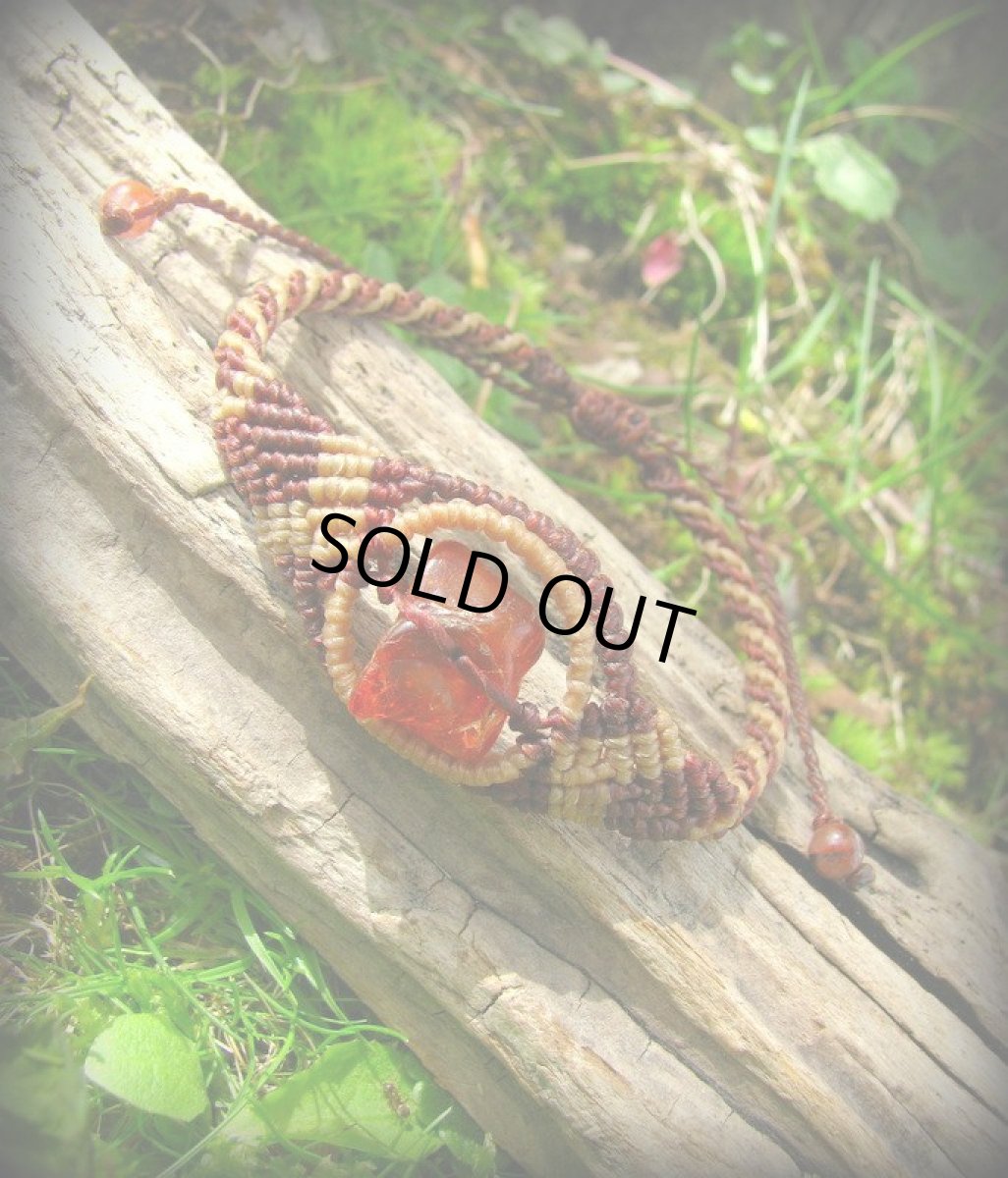 画像2: バルト海産アンバー/琥珀のシンプルマクラメ編みブレスレット*ナチュラル派アクセ (2)