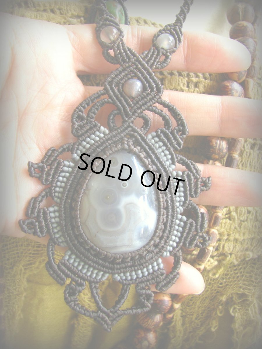 画像3: 大きなボツワナ産アゲートのマクラメ編みネックレス*パワーストーン天然石 (3)