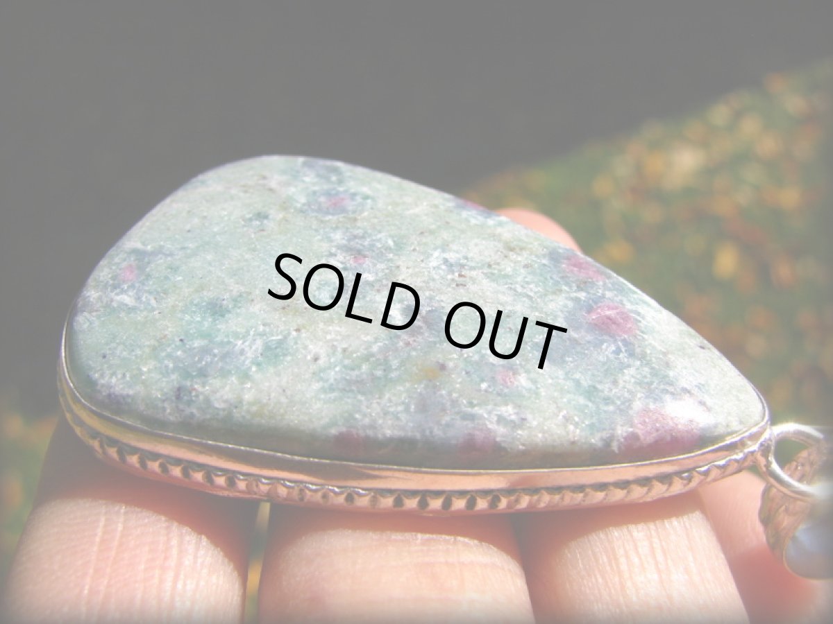 画像5: 石全長４.５cmビッグサイズ!! 癒しの天然石ルビーインフックサイトのペンダントトップ*パワーストーン (5)