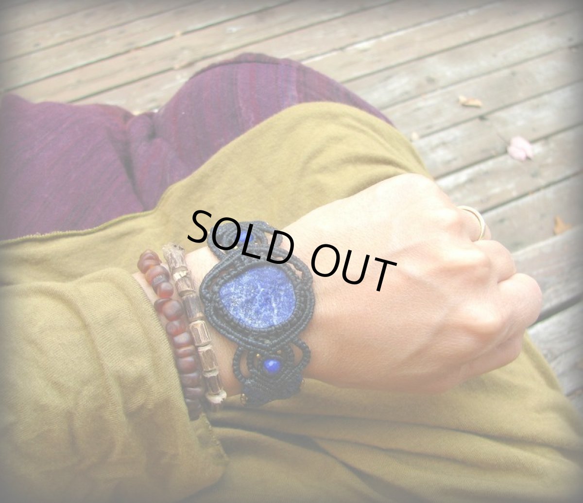 画像7: きらきらパイライト入りアフガン産ラピスラズリ原石のマクラメ編みブレスレット*ボヘミアン/ヒッピー (7)