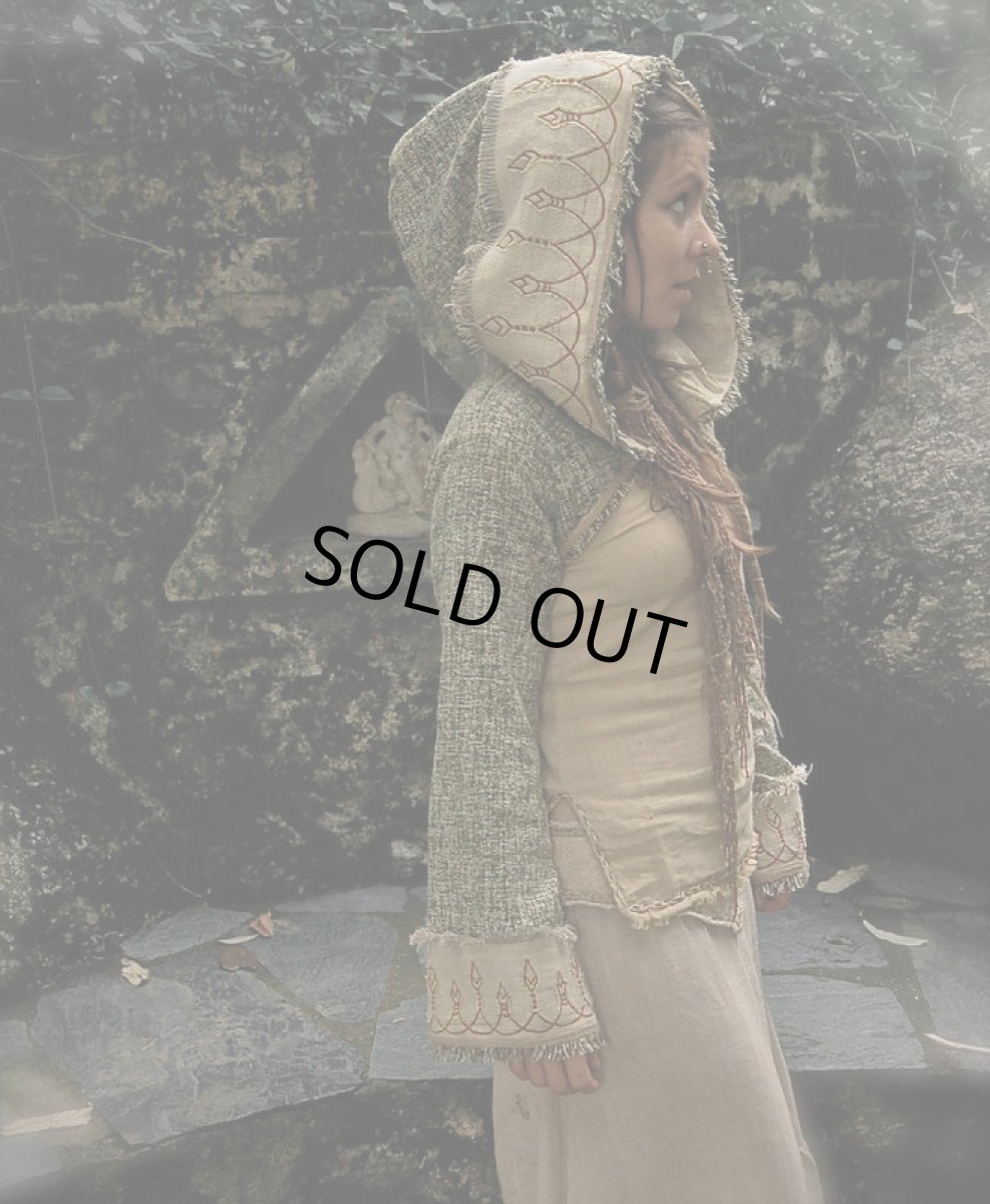 画像2: 日本より発送♪残り1枚のみ!!手織りローシルクのビッグフードなフェアリージャケット*アウター*ヒッピー*ベジタリアンシルク (2)