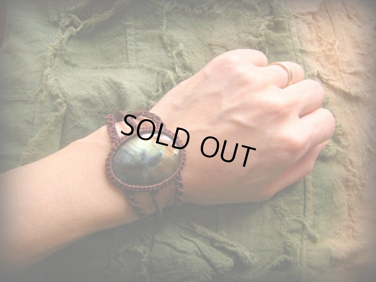 画像16: オーロラ色★全長4ｃｍ大ぶりラブラドライトのハンドメイド手編みブレスレット/バングル*マクラメ*パワーストーン (16)