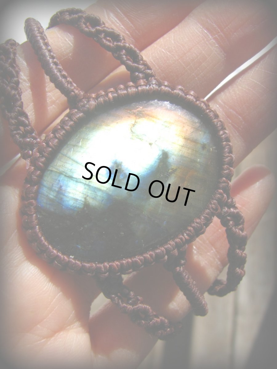 画像10: オーロラ色★全長4ｃｍ大ぶりラブラドライトのハンドメイド手編みブレスレット/バングル*マクラメ*パワーストーン (10)