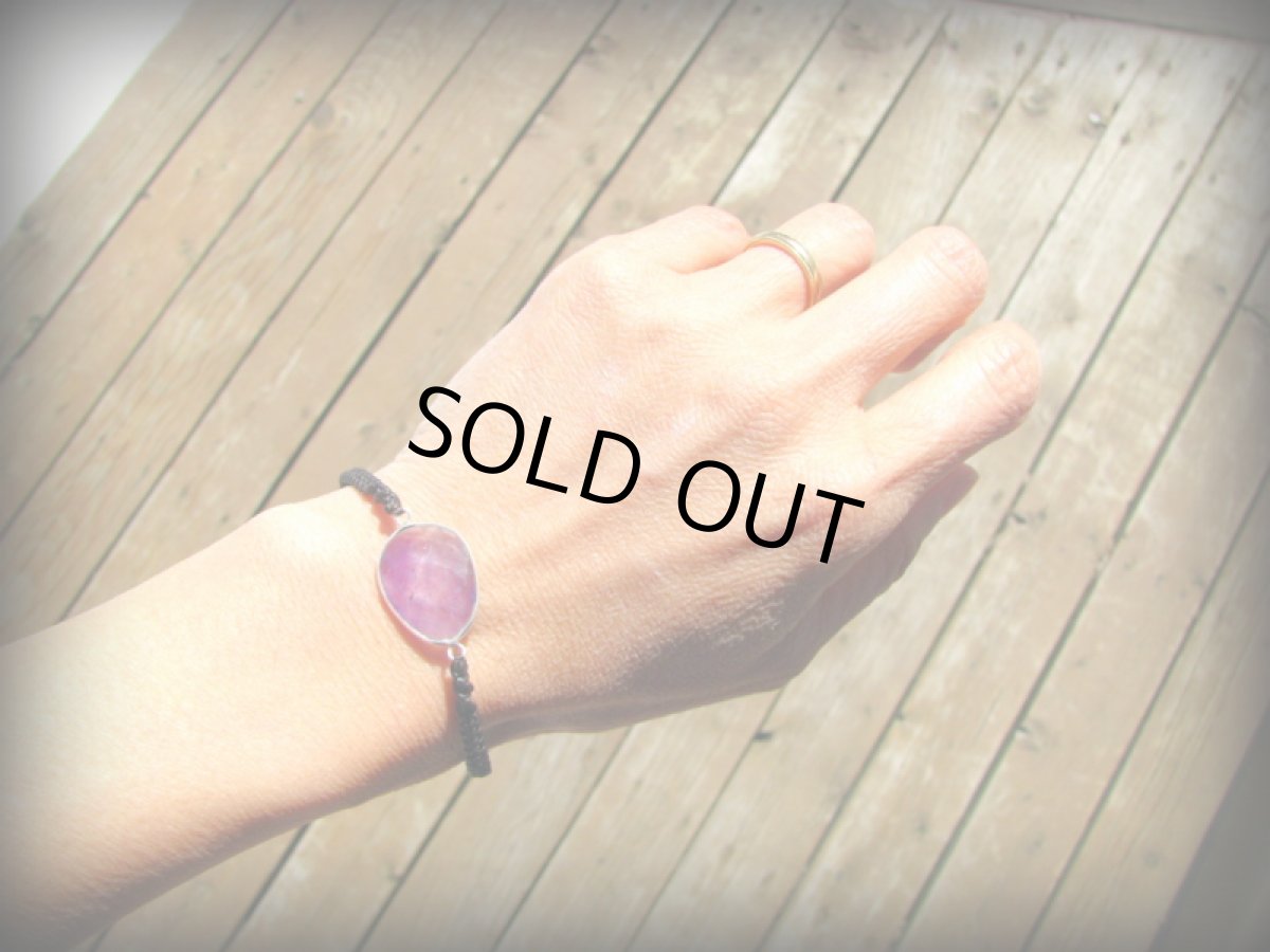 画像6: ラベンダー色きらきらアメジストのマクラメ編みブレスレット*シルバー925*ハンドメイド*天然石 (6)