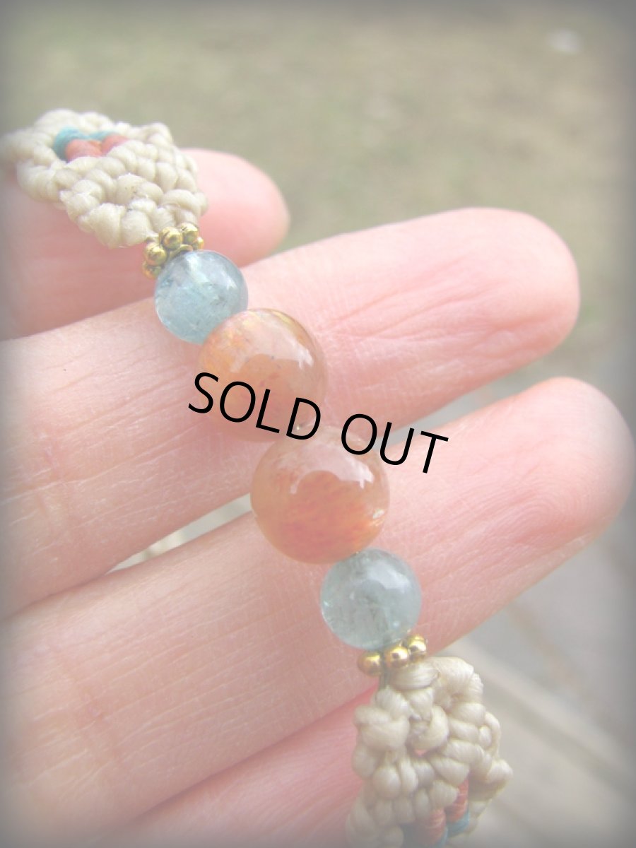 画像10: オレンジムーンストーン&アクアマリンのシンプルマクラメ編みブレスレット*パワーストーン*ハンドメイド (10)