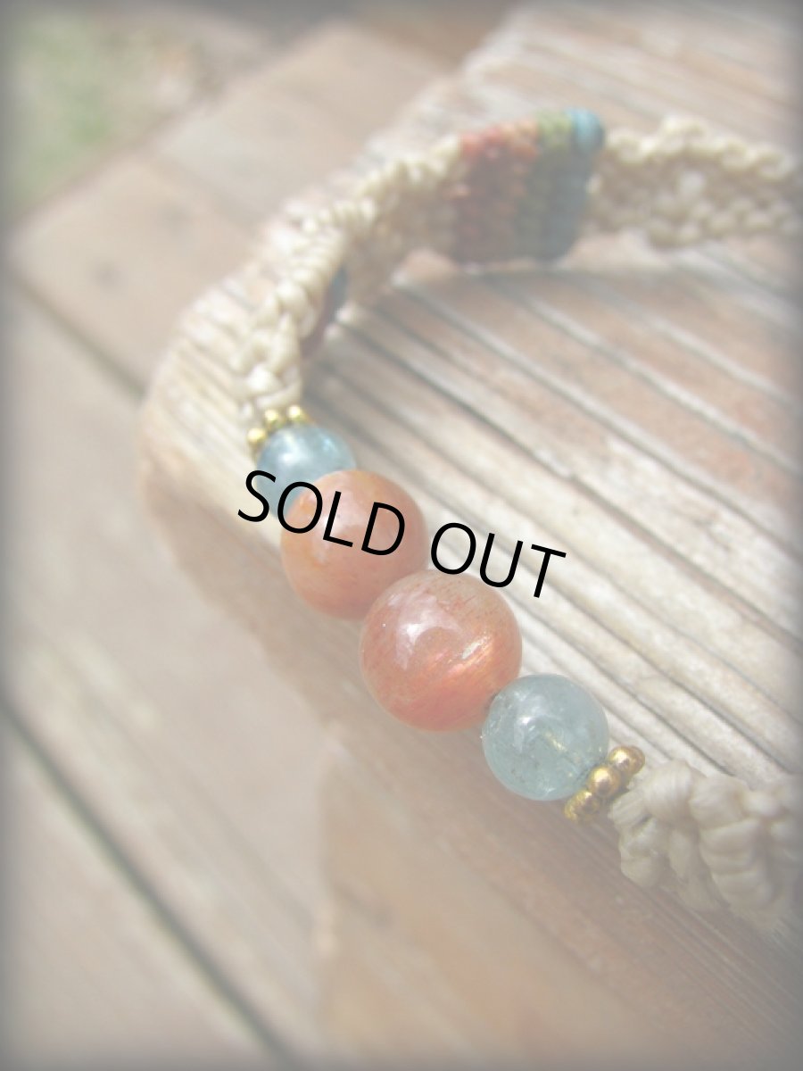 画像4: オレンジムーンストーン&アクアマリンのシンプルマクラメ編みブレスレット*パワーストーン*ハンドメイド (4)