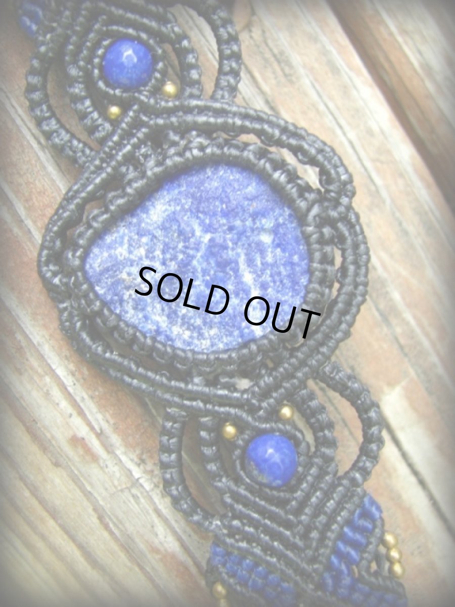 画像9: きらきらパイライト入りアフガン産ラピスラズリ原石のマクラメ編みブレスレット*ボヘミアン/ヒッピー (9)