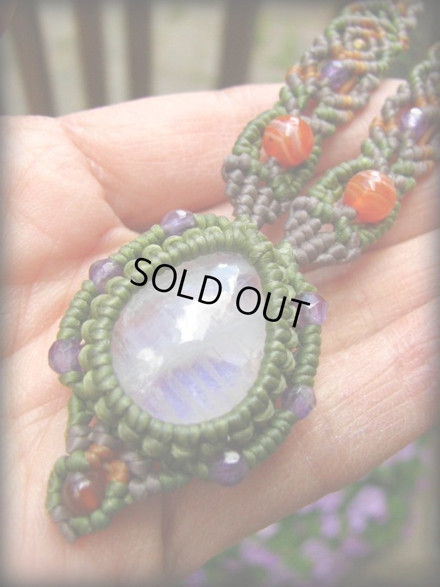 画像2: 1点物★ブルームーンストーン＆レッドアゲート＆アメジストのマクラメ編みネックレス/ペンダント*ハンドメイド*天然石*パワーストーン (2)