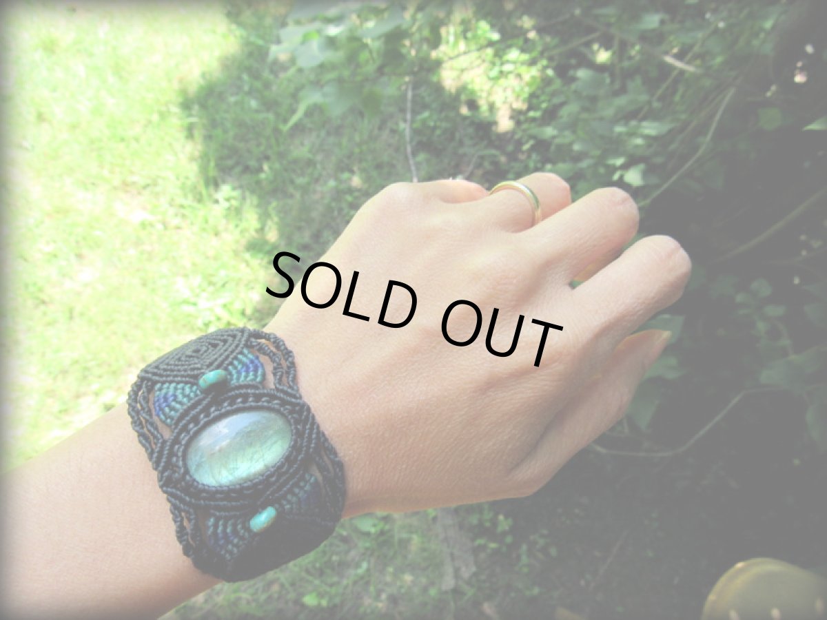 画像7: 1点物★カナダ産ラブラドライト＆ターコイズのマクラメ編みデザインブレスレット/バングル*パワーストーン*トライバル*フェスティバル (7)