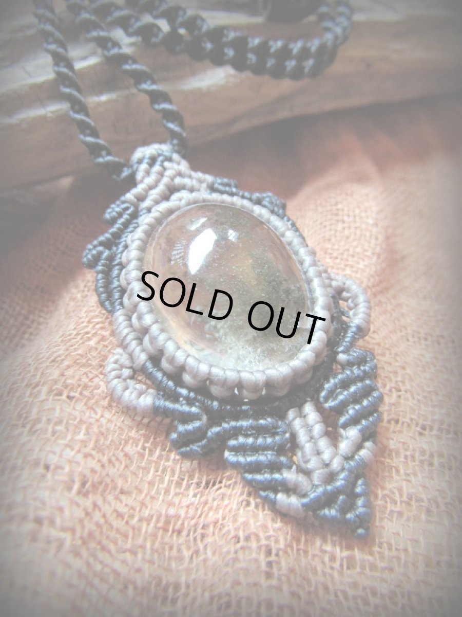 画像2: ファントム入り大ぶりガーデンクォーツのマクラメ編みネックレス*グリーンファントム*庭園水晶*天然石*パワーストーン (2)