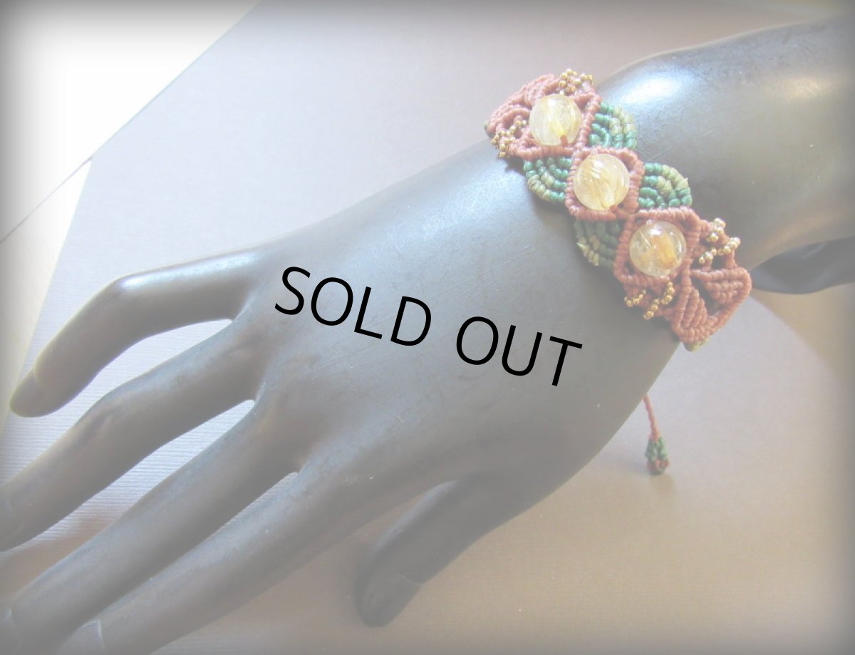 画像2: 1点物★大粒タイチンルチル/ゴールドルチルのマクラメ編みブレスレット/バングル*ゴールデンルチルクォーツ*パワーストーン天然石 (2)