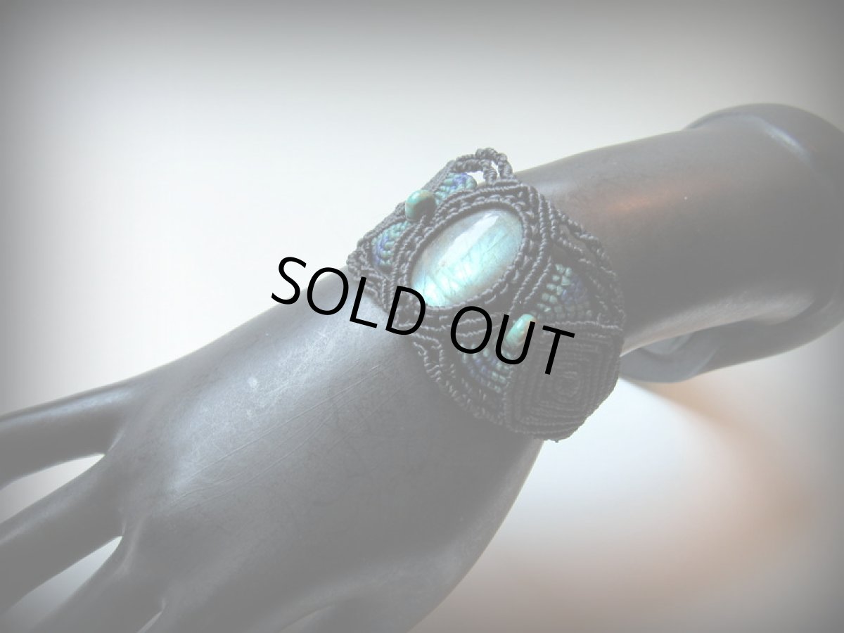 画像13: 1点物★カナダ産ラブラドライト＆ターコイズのマクラメ編みデザインブレスレット/バングル*パワーストーン*トライバル*フェスティバル (13)