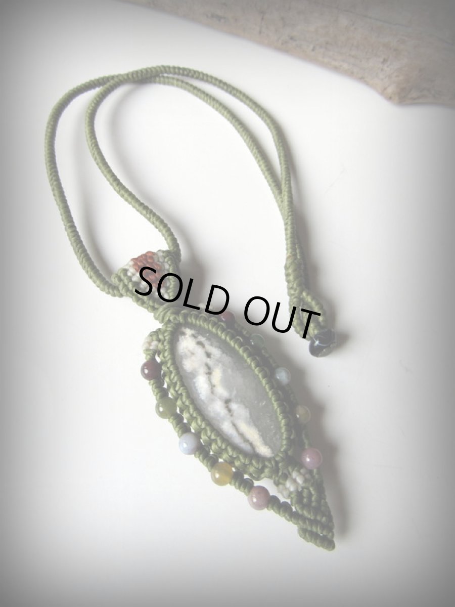 画像4: 大きなソーラークォーツのペンダントネックレス*原石*マクラメ編み*天然石*パワーストーン (4)