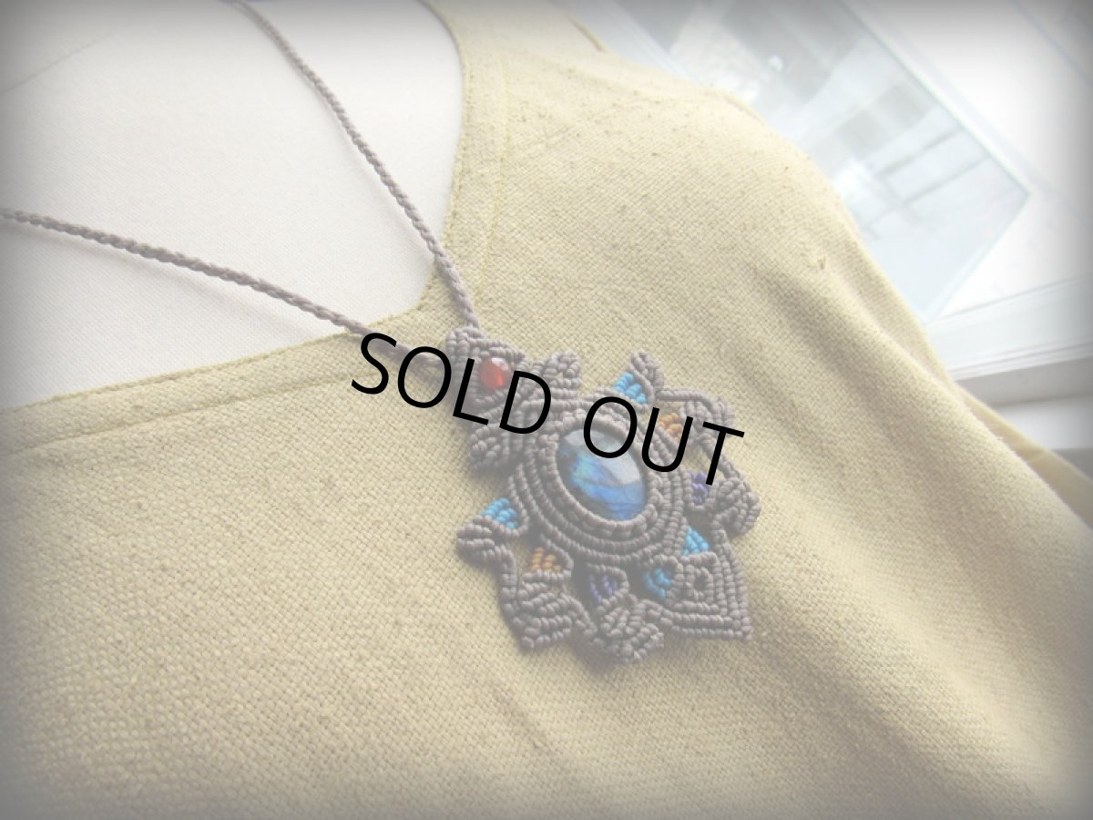 画像7: 神秘的青い閃光のラブラドライト（カナダ産）ネックレス*天然石ペンダント*マクラメ編み*パワーストーン (7)