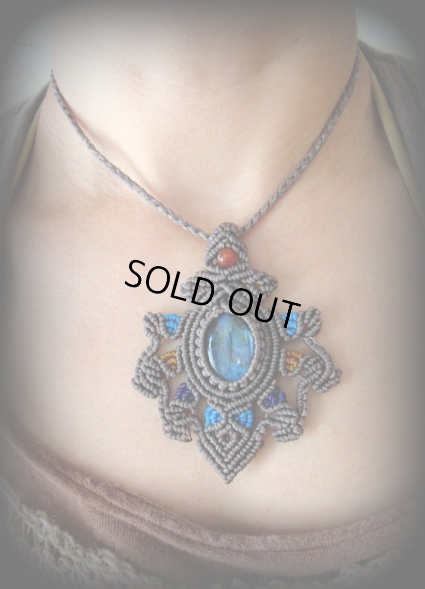 画像3: 神秘的青い閃光のラブラドライト（カナダ産）ネックレス*天然石ペンダント*マクラメ編み*パワーストーン (3)