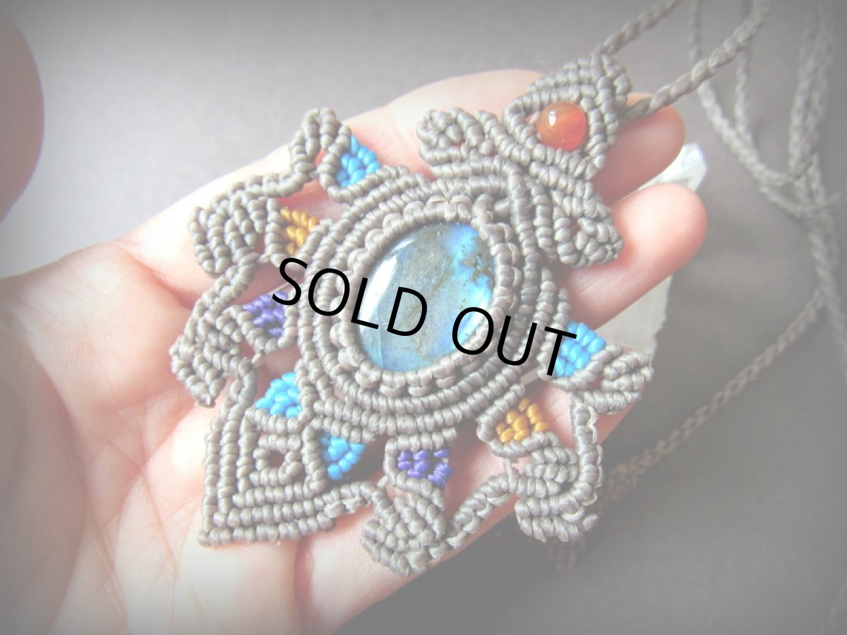 画像2: 神秘的青い閃光のラブラドライト（カナダ産）ネックレス*天然石ペンダント*マクラメ編み*パワーストーン (2)