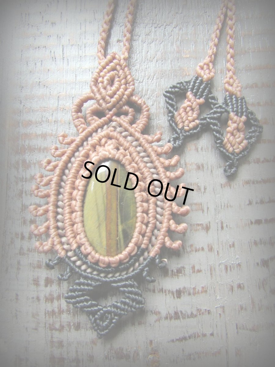 画像2: 自己実現の天然石★大ぶりタイガーアイのデザインネックレス*マクラメ*ハンドメイド (2)