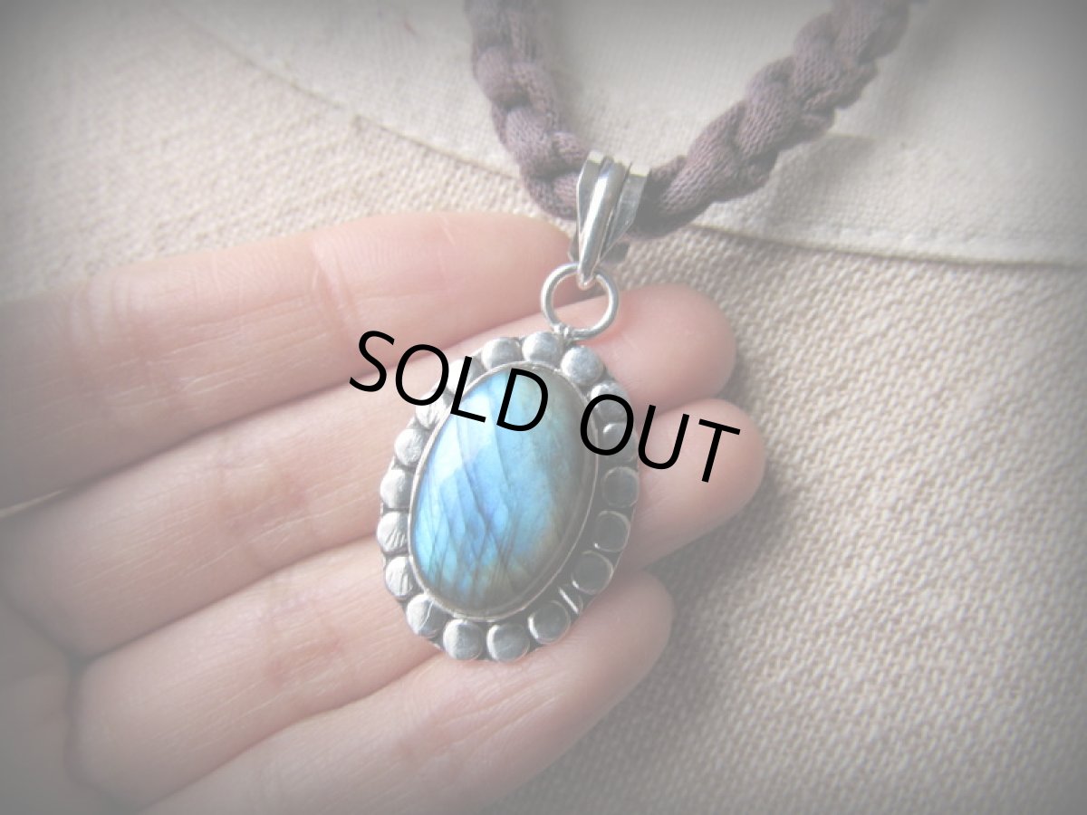 画像8: 青い閃光が神秘的★ラブラドライトのペンダントトップ*パワーストーン天然石 (8)