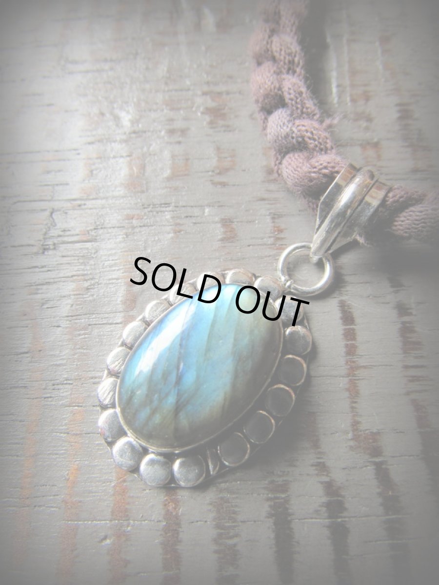 画像3: 青い閃光が神秘的★ラブラドライトのペンダントトップ*パワーストーン天然石 (3)