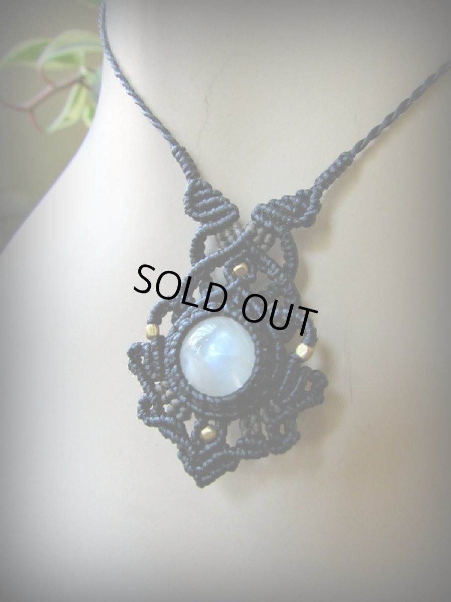 画像5: まんまるムーンストーンのペンダントネックレス*マクラメ*ハンドメイド*天然石*パワーストーン (5)