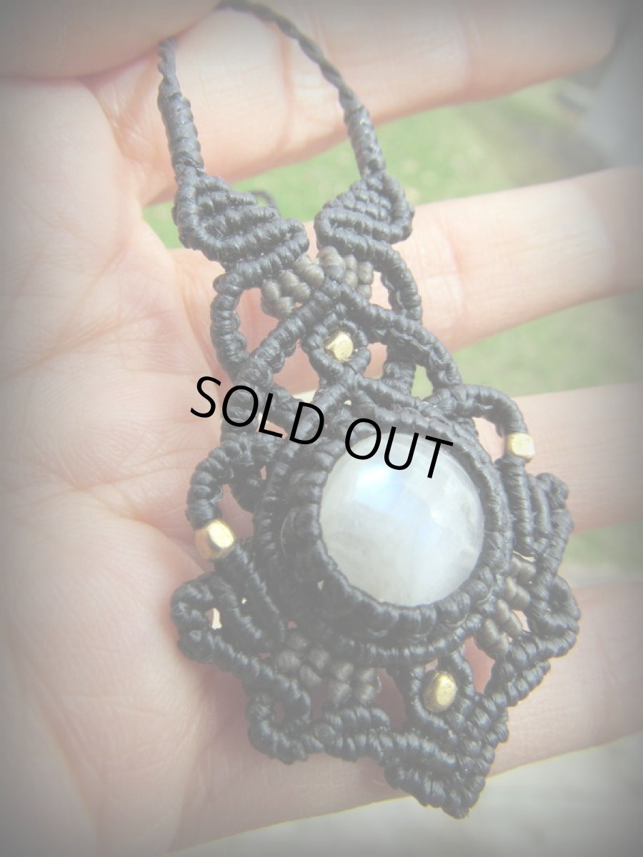 画像7: まんまるムーンストーンのペンダントネックレス*マクラメ*ハンドメイド*天然石*パワーストーン (7)