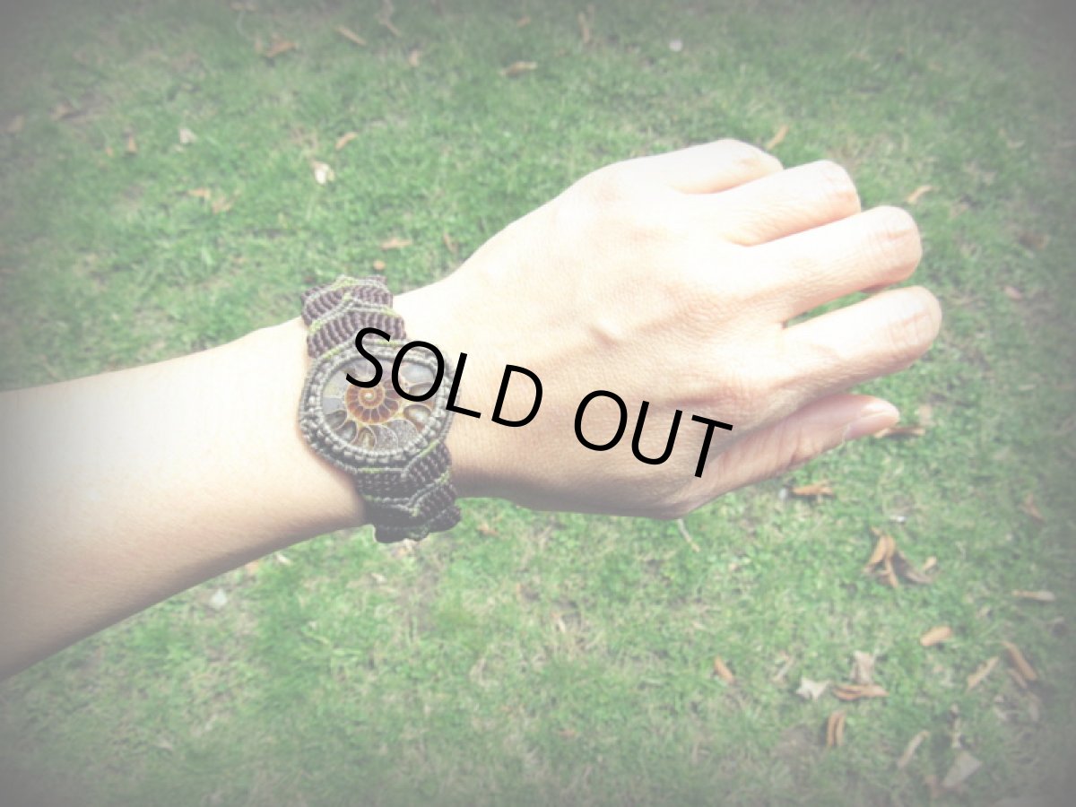 画像11: 1点もの★アンモナイト化石ブレスレット/バングル*ハンドメイド*マクラメ編み (11)