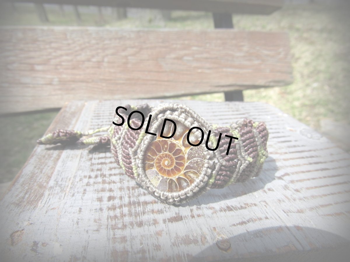 画像2: 1点もの★アンモナイト化石ブレスレット/バングル*ハンドメイド*マクラメ編み (2)