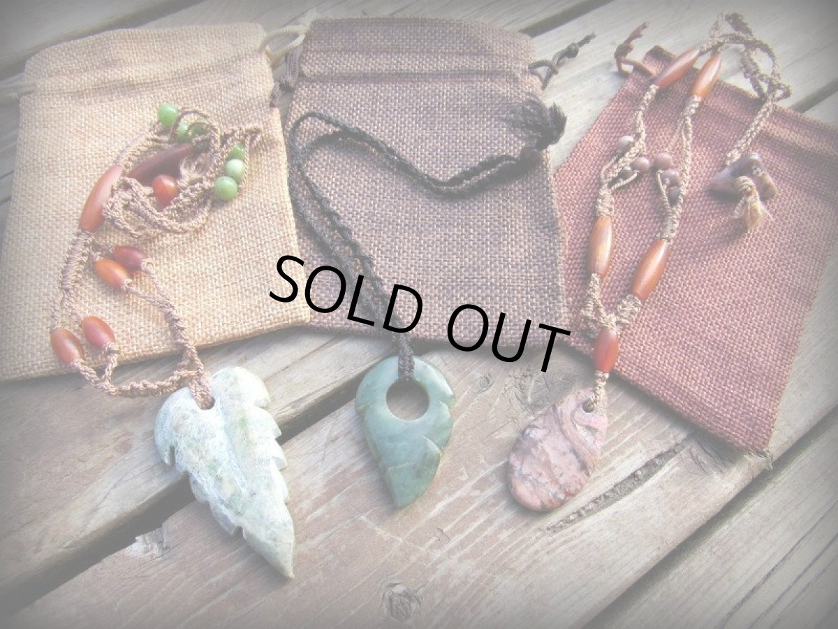 画像20: カナダ産ロードナイト ネックレス★シルク★トライバル★ナチュラル★ お守り 天然石パワーストーン アクセサリー マクラメ編み　1点物ハンドメイド　ナチュラル　金属アレルギー対応 (20)