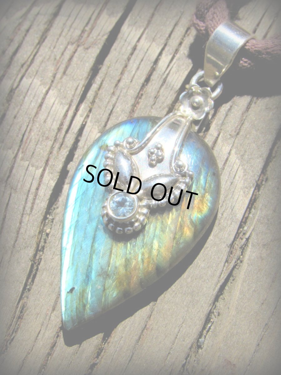 画像10: 1点物★大型&上質スペクトロライト/ラブラドライト（フィンランド産）&ブルートパーズ★ペンダントトップ★シルバー925★スターリングシルバー (10)