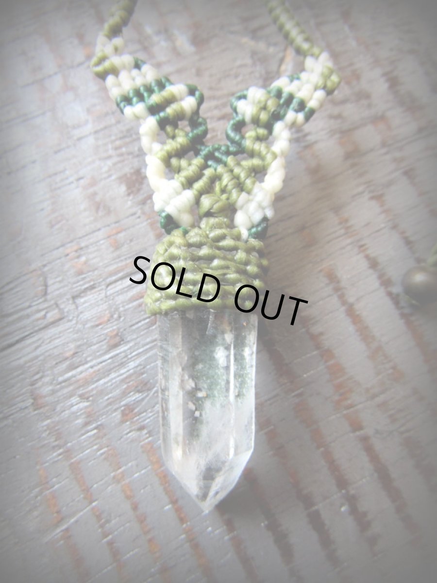 画像2: １点物★浄化の石★クローライト入り水晶ポイント★ネックレス★クリスタルクォーツ★ヒマラヤクリスタル★マクラメジュエリー (2)