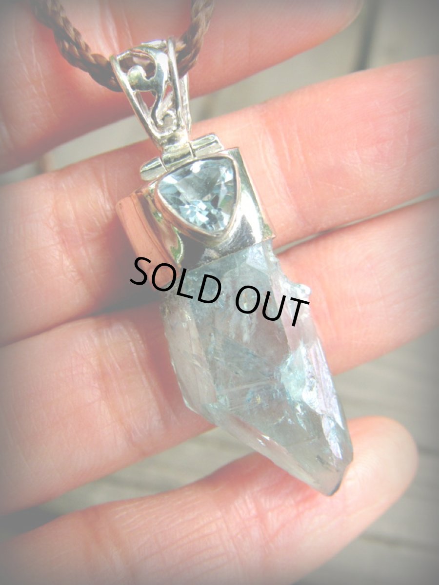 画像7: 1点物ペンダント★虹入り上質アクアオーラクォーツ原石（アーカンソー産）&ブルートパーズ★スターリングシルバー銀ペンダントヘッド★ハンドメイド★水晶★クリスタル (7)