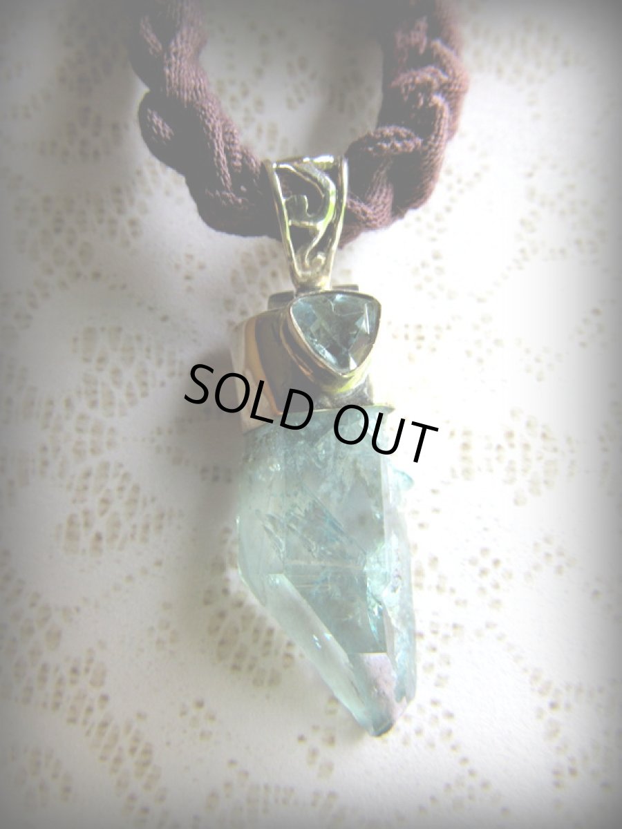 画像12: 1点物ペンダント★虹入り上質アクアオーラクォーツ原石（アーカンソー産）&ブルートパーズ★スターリングシルバー銀ペンダントヘッド★ハンドメイド★水晶★クリスタル (12)