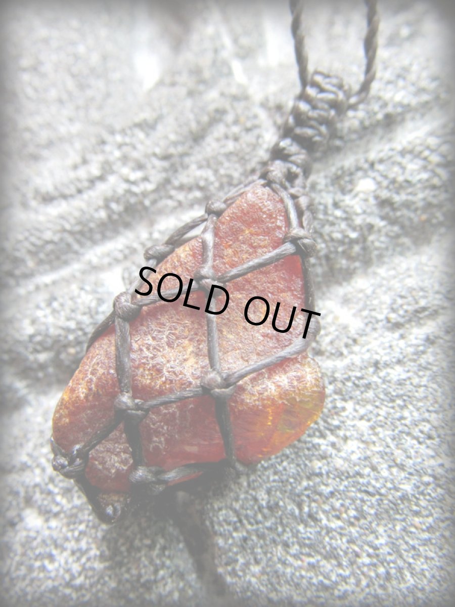 画像12: 【病の回避・健康・長寿のお守り】1点物＊バルト海産 天然アンバー/琥珀原石＊ネックレス・ペンダント*マクラメ*天然石＊ハンドメイド (12)