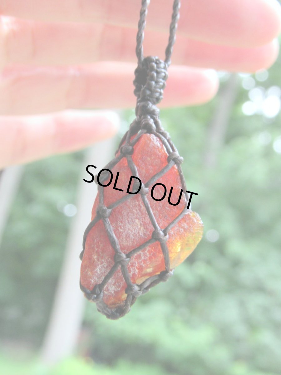 画像15: 【病の回避・健康・長寿のお守り】1点物＊バルト海産 天然アンバー/琥珀原石＊ネックレス・ペンダント*マクラメ*天然石＊ハンドメイド (15)