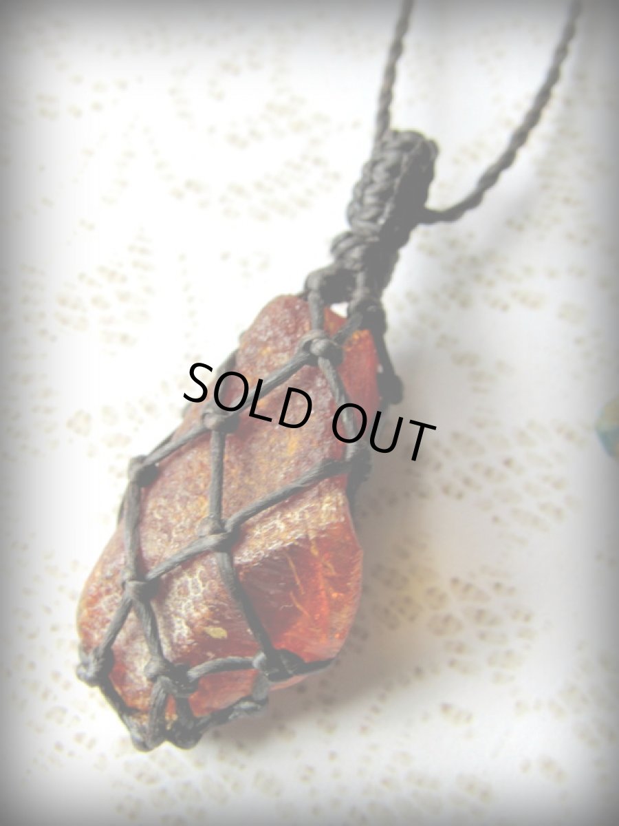 画像5: 【病の回避・健康・長寿のお守り】1点物＊バルト海産 天然アンバー/琥珀原石＊ネックレス・ペンダント*マクラメ*天然石＊ハンドメイド (5)