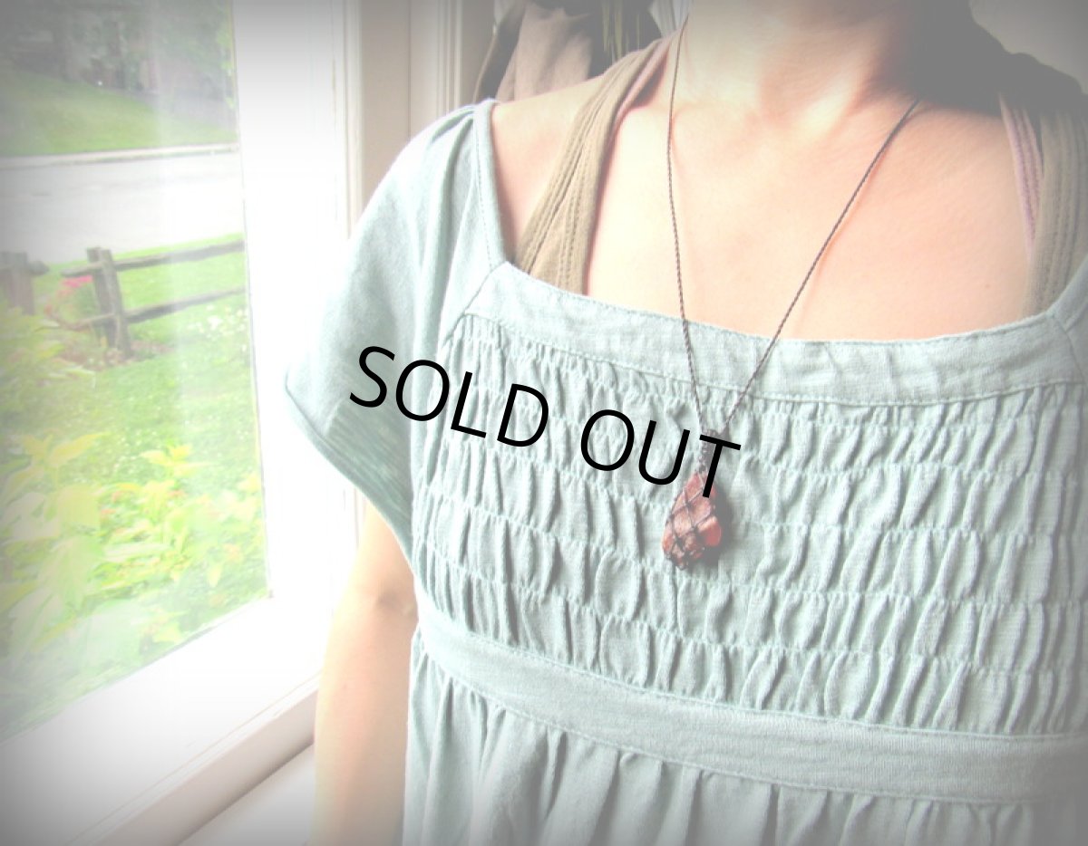 画像10: 【病の回避・健康・長寿のお守り】1点物＊バルト海産 天然アンバー/琥珀原石＊ネックレス・ペンダント*マクラメ*天然石＊ハンドメイド (10)