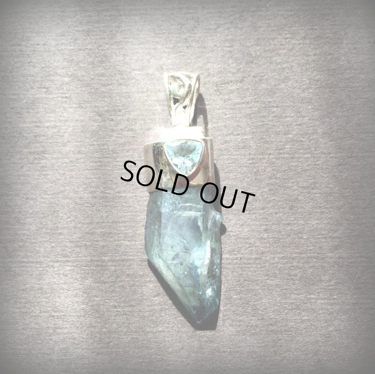 画像2: 1点物ペンダント★虹入り上質アクアオーラクォーツ原石（アーカンソー産）&ブルートパーズ★スターリングシルバー銀ペンダントヘッド★ハンドメイド★水晶★クリスタル (2)