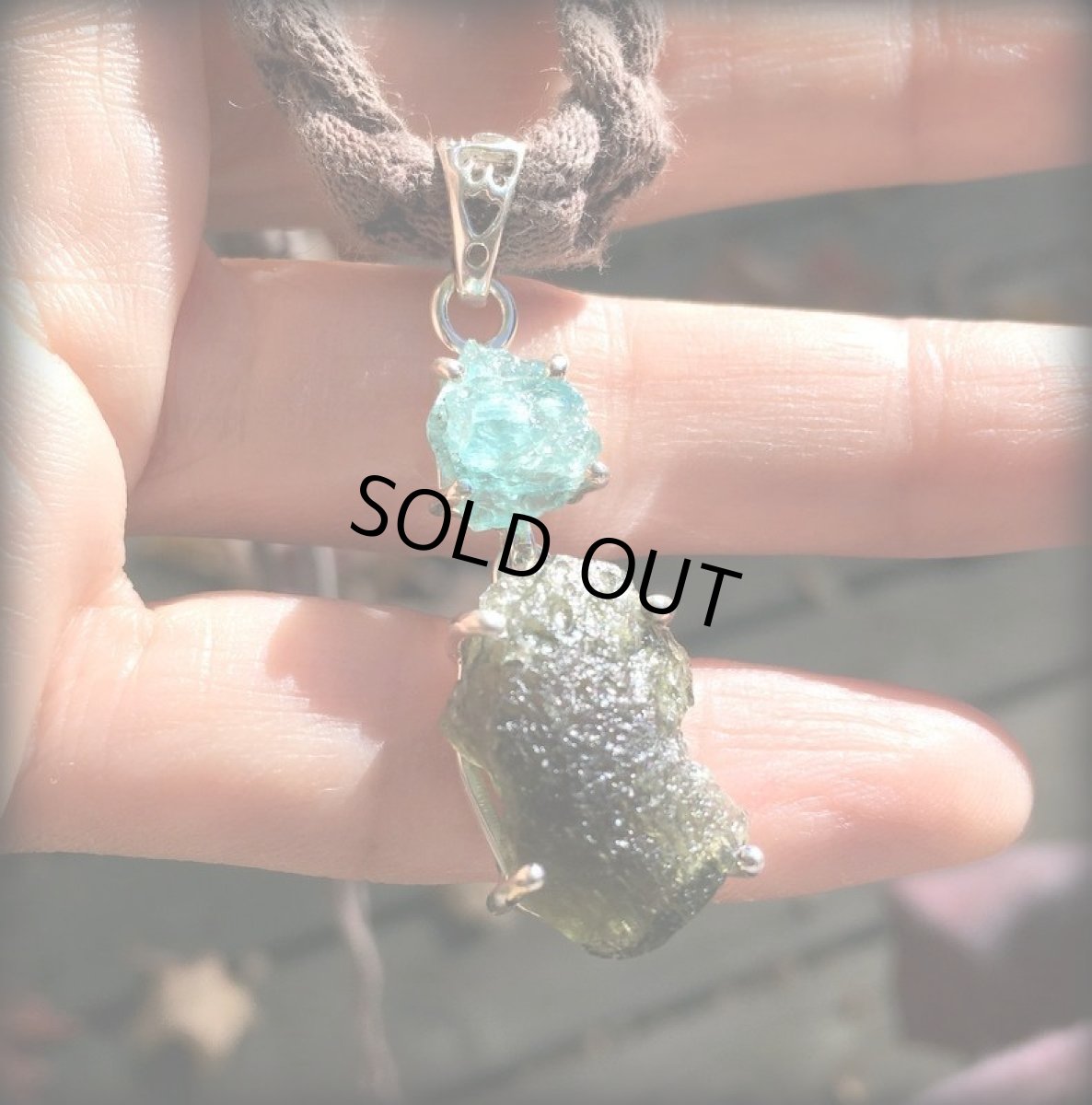 画像16: 1点物★宇宙から来たレア希少石★隕石モルダバイト原石&虹入り宝石質ネオンブルーアパタイト原石★ペンダントトップ★スターリングシルバー★シルバー925 (16)